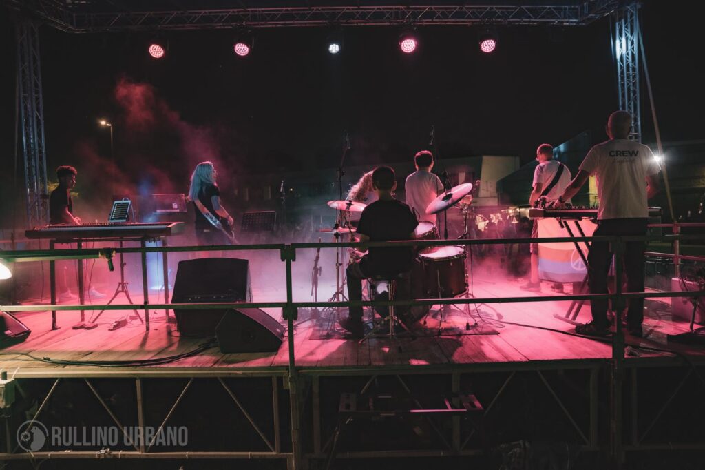 Beinasco vibra al ritmo dei Rockin’1000: jam session rock al Violeta Parra