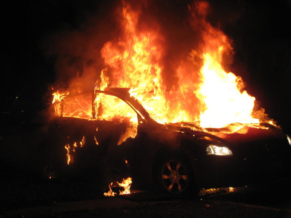  ‣ adn24 pescara | auto genera incendio in una ditta di soccorso stradale