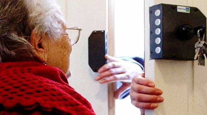  ‣ adn24 matera | truffata anziana donna, un arresto a napoli