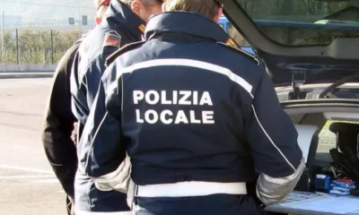  ‣ adn24 ceriale (sv) | truffa dello specchietto, cinquantatreenne arrestato dalla polizia locale