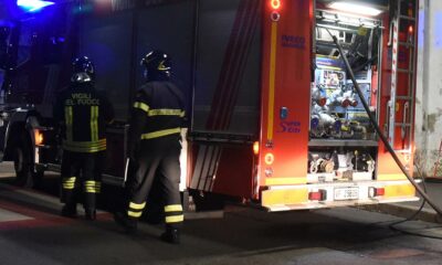  ‣ adn24 magliana | incendio danneggia 10 veicoli tra auto e moto