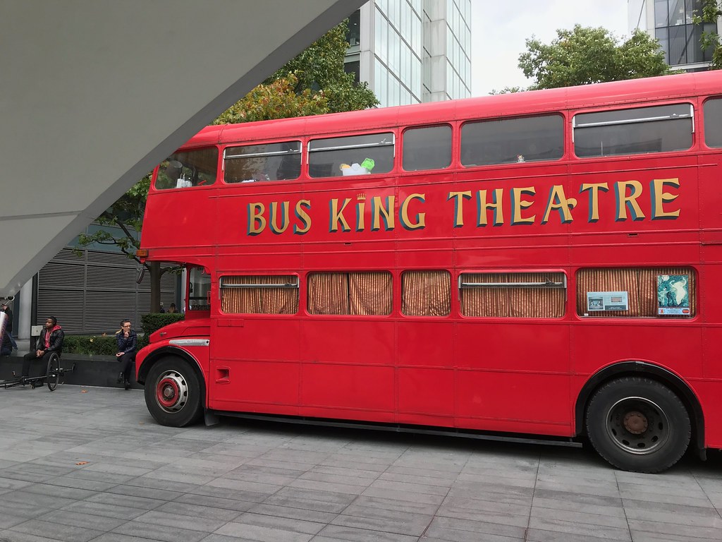  ‣ adn24 milano | bus king theatre: anche in italia arrivano i teatri mobili, grand cabaret il 6 maggio
