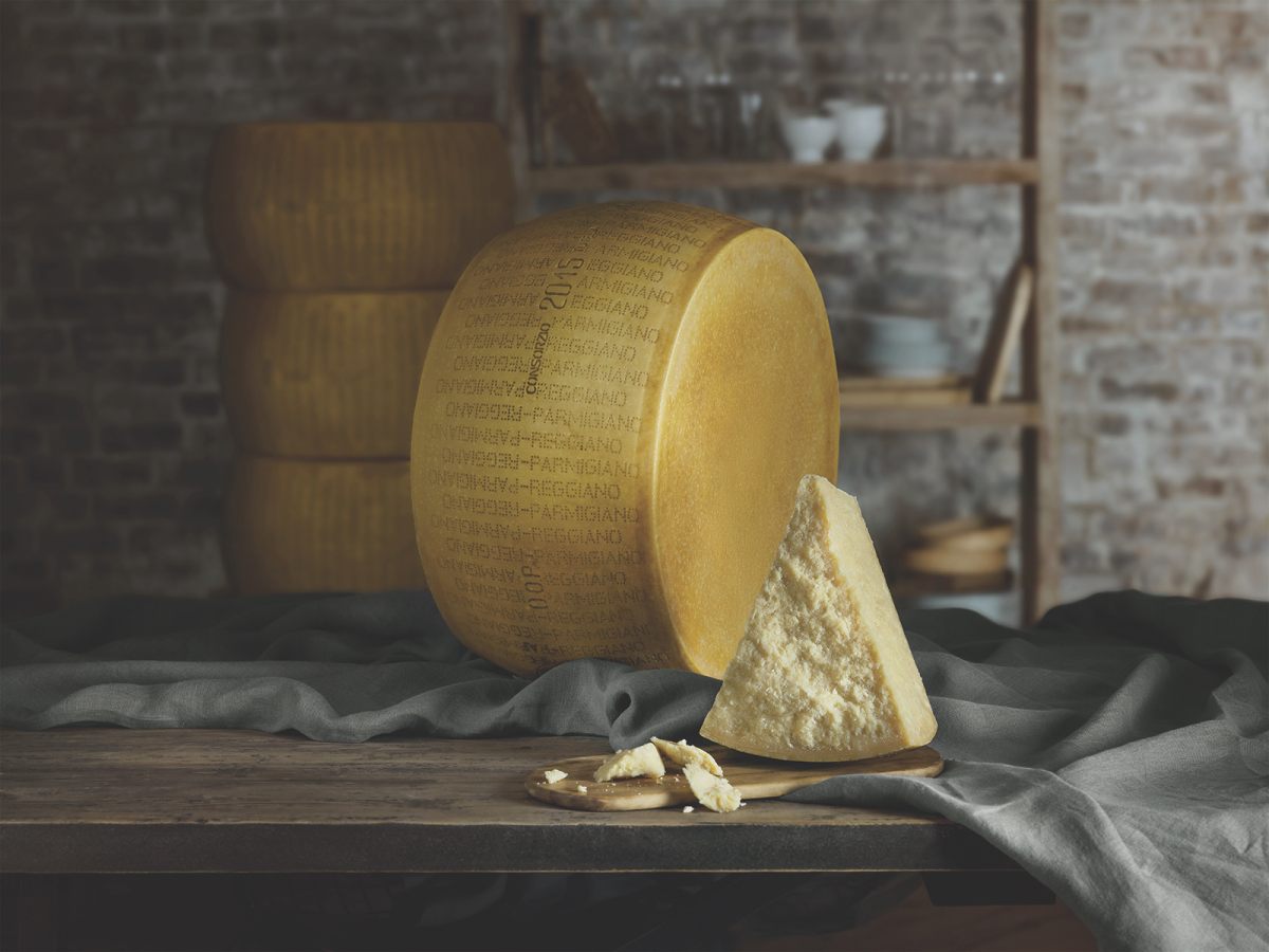 accordo unicredit-consorzio parmigiano reggiano, sostegno a imprese dop ‣ adn24 07