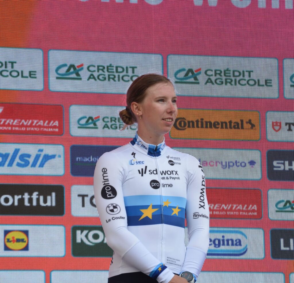 sanremo women 2025: la volata finale incorona lorena wiebes ‣ adn24 27
