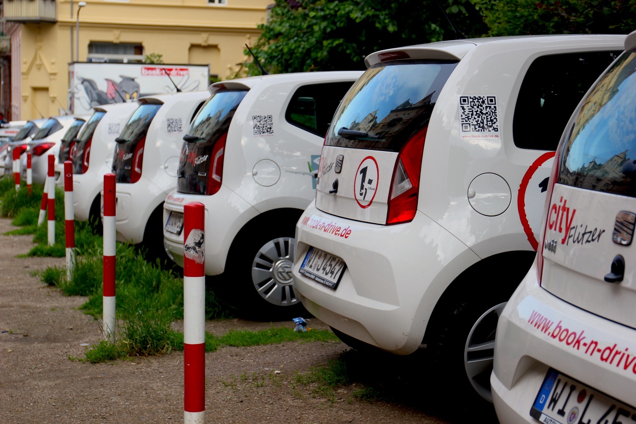 i giovani comprano sempre meno auto a vantaggio del noleggio ‣ adn24 27