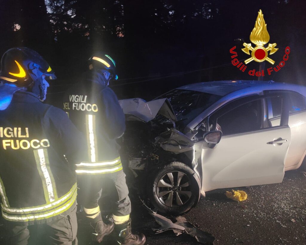 varese, frontale tra due auto: conducenti feriti ma non in pericolo di vita. le foto dei vvf! ‣ adn24 27