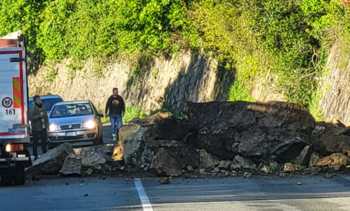 grosso masso precipita sulla strada provinciale delle cinque terre ‣ adn24 19