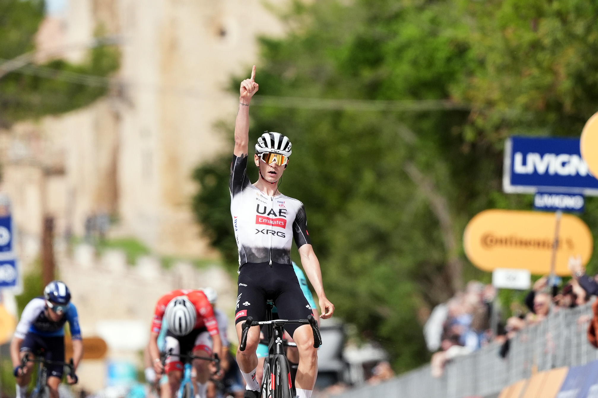 covi torna al successo dopo 3 anni: trionfa sullo strappo di crecchio e guida il giro d’abruzzo ‣ adn24 16