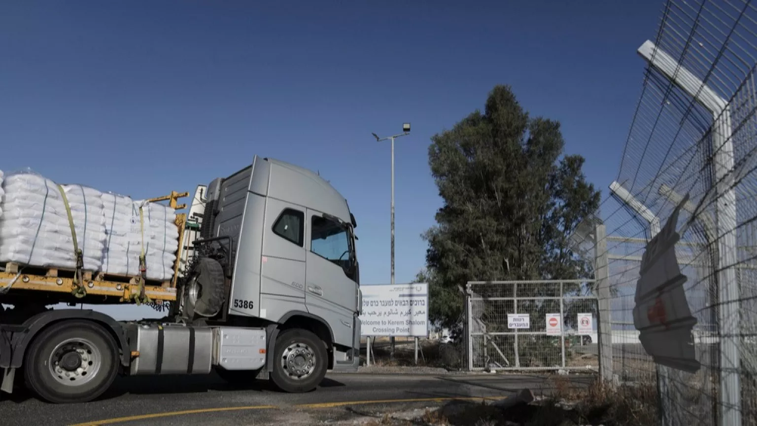 gaza: 90 camion di aiuti umanitari inviati dall’onu, netanyahu apre a cessate il fuoco temporaneo, tensione in cisgiordania ‣ adn24 16