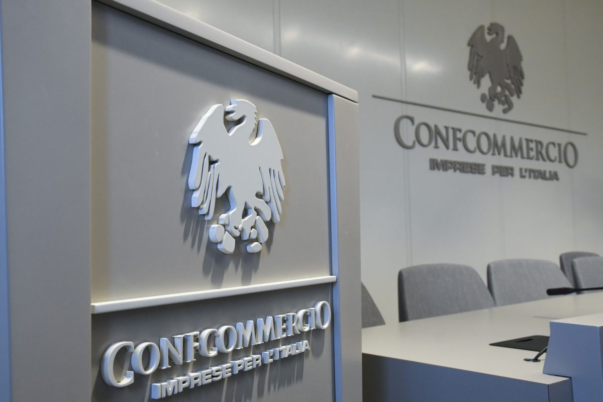 stime sulla congiuntura di confcommercio, bene i fondamentali ma i consumi sono fermi ‣ adn24 15