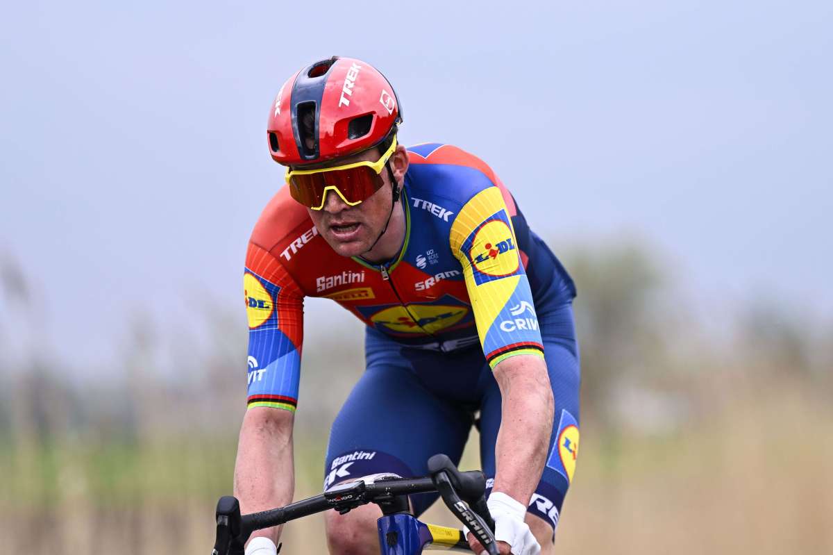 van uden vince a lecce, pedersen resta maglia rosa al giro ‣ adn24 14