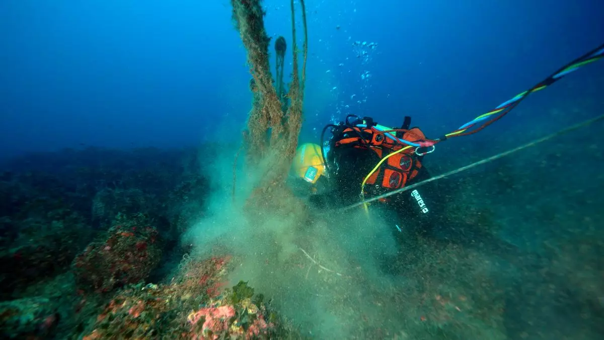 ghostnets: rimosse 3 tonnellate di reti fantasma dai fondali siciliani ‣ adn24 14