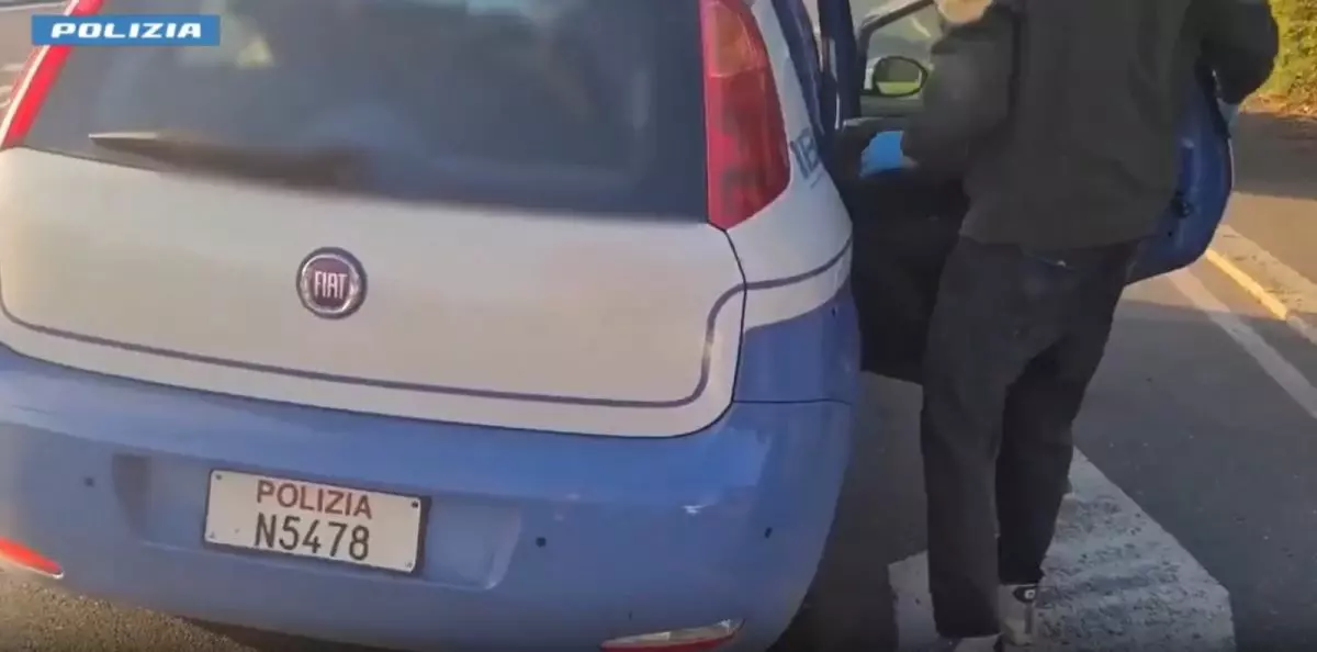 aveva manuale per realizzare bombe, arrestato a lecco 20enne egiziano ‣ adn24 25