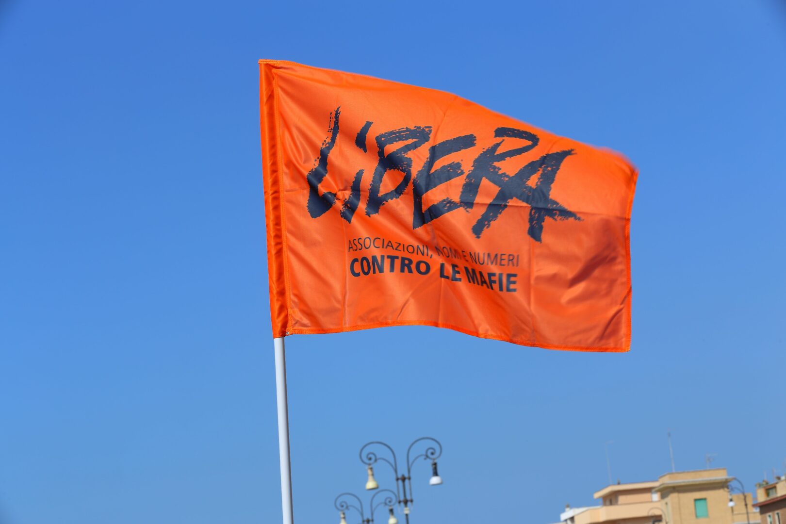 “terra bruciata”, dossier-inchiesta di libera sulla sicilia delle emergenze ‣ adn24 03
