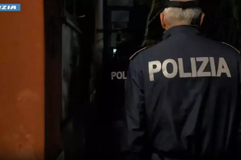 torino, 19enne accoltellato a morte in strada ‣ adn24 04