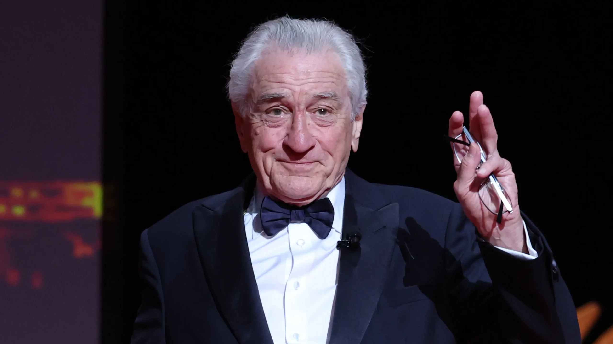 cannes 2025, robert de niro e juliette binoche portano sul red carpet un forte messaggio politico e sociale ‣ adn24 22