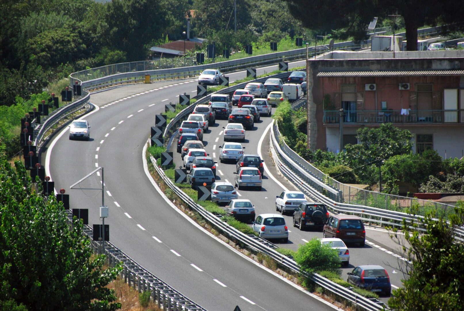 Colpo di coda delle vacanze, nel week-end previsti quasi 13 milioni di italiani in viaggio Colpo di coda delle vacanze, nel week-end previsti quasi 13 milioni di italiani in viaggio