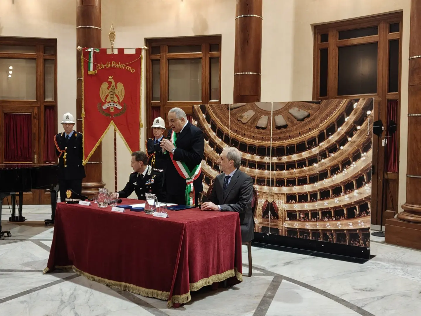 I generali Galletta e Gibilaro hanno ricevuto la cittadinanza onoraria di Palermo