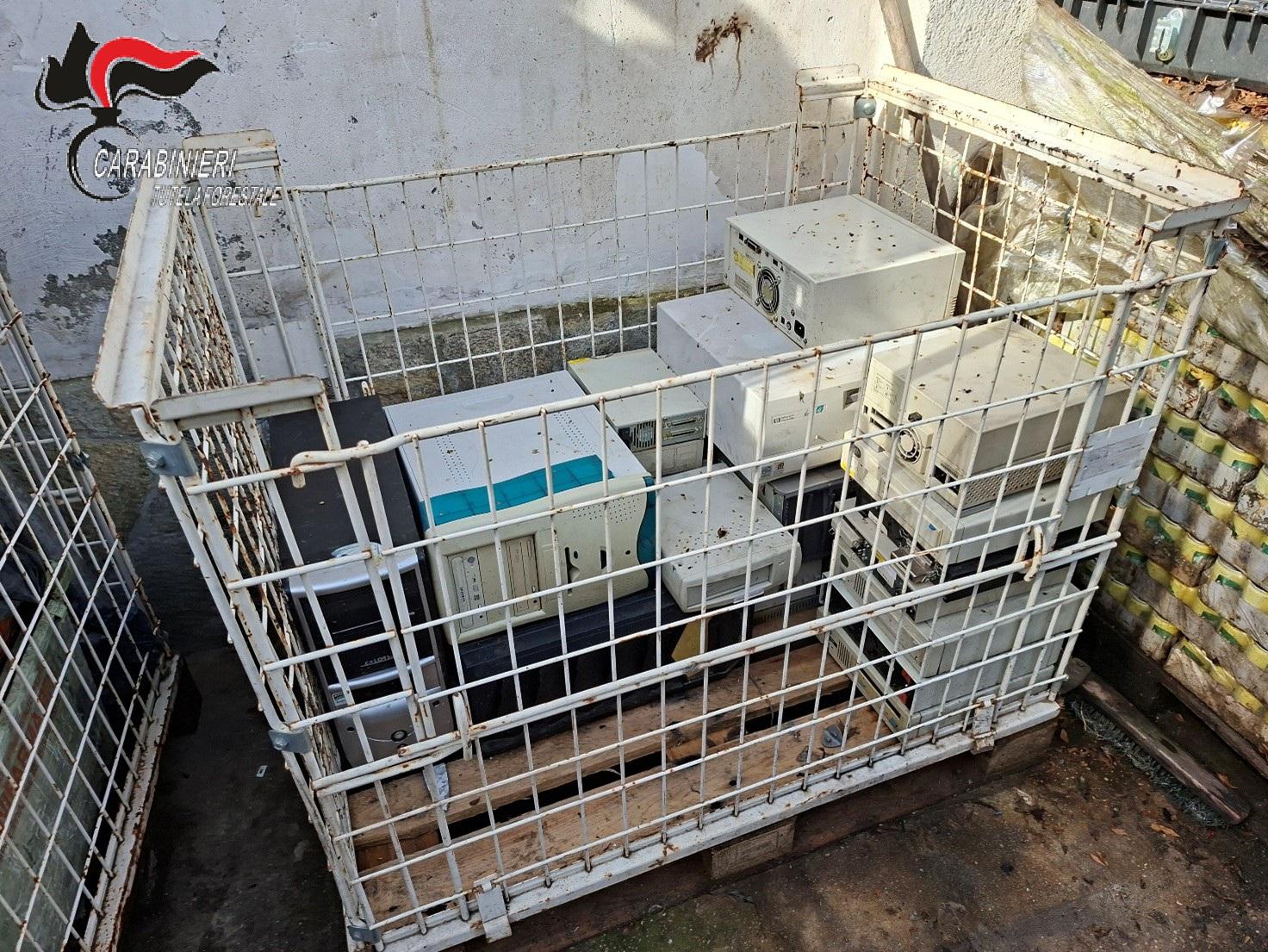 Segnalazione per un cane porta a un’area colma di rifiuti: sequestrati 80 mq