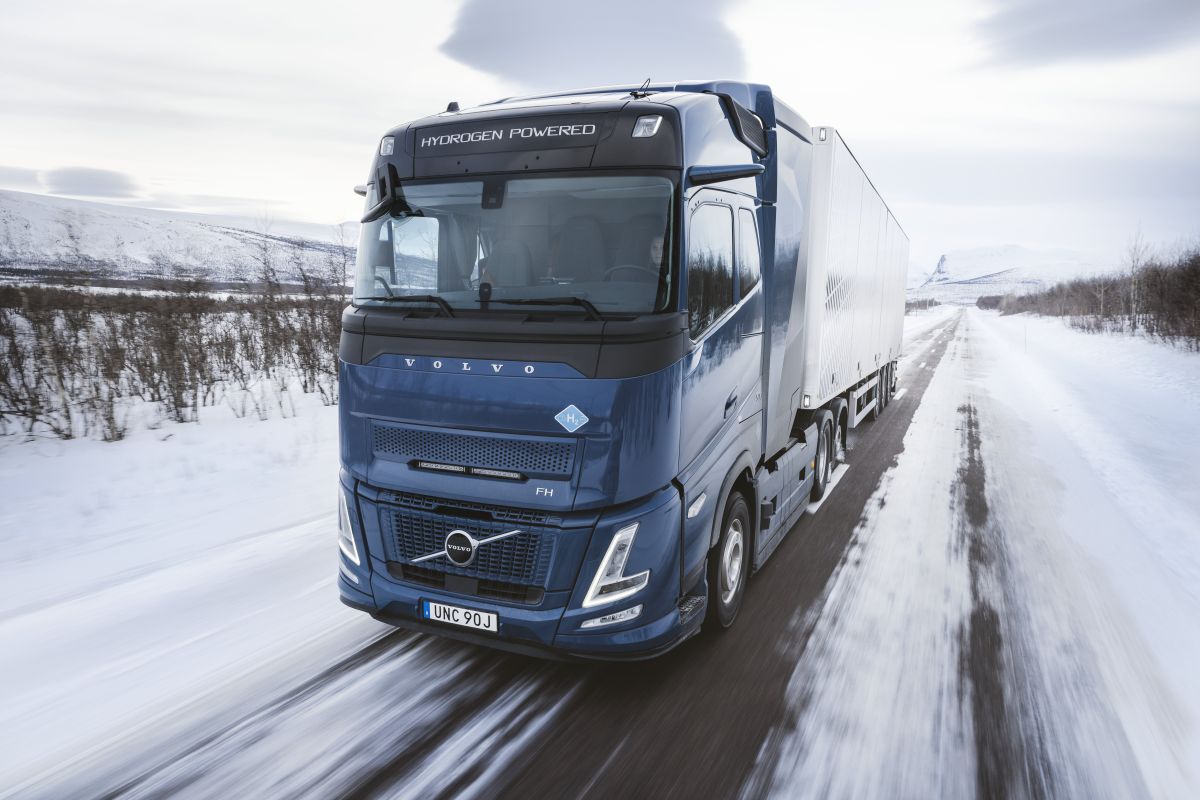 Volvo ha avviato test su strada dei camion alimentati ad idrogeno