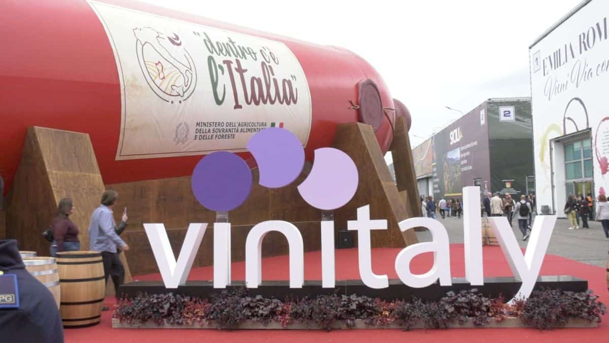 Vinitaly, Lollobrigida “Il vino racconta i nostri territori”