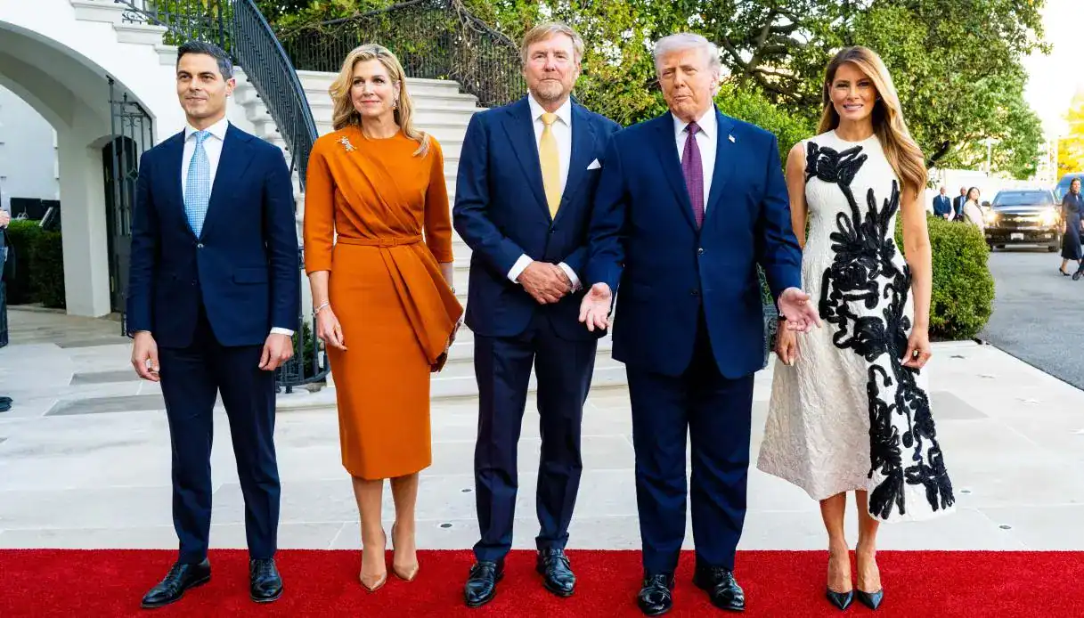 Reali d&rsquo;Olanda e Melania Trump: il &ldquo;caso&rdquo; del mancato posizionamento che infiamma il web