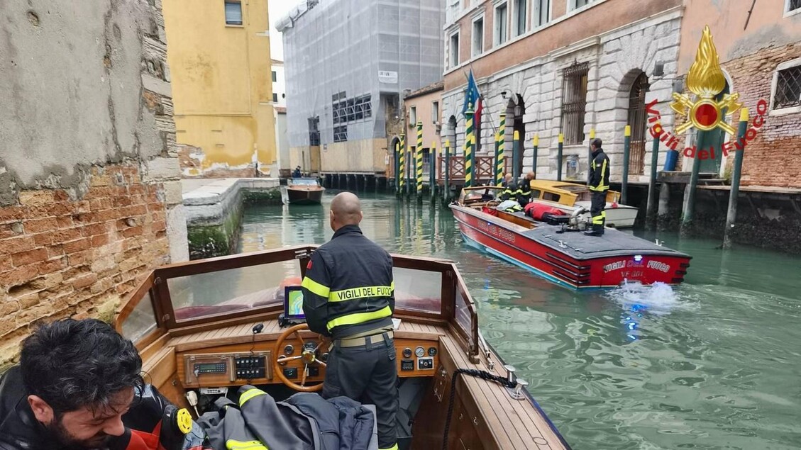 Dramma all&rsquo;alba a Venezia: cade in acqua e annega. Inutile il tentativo di salvataggio