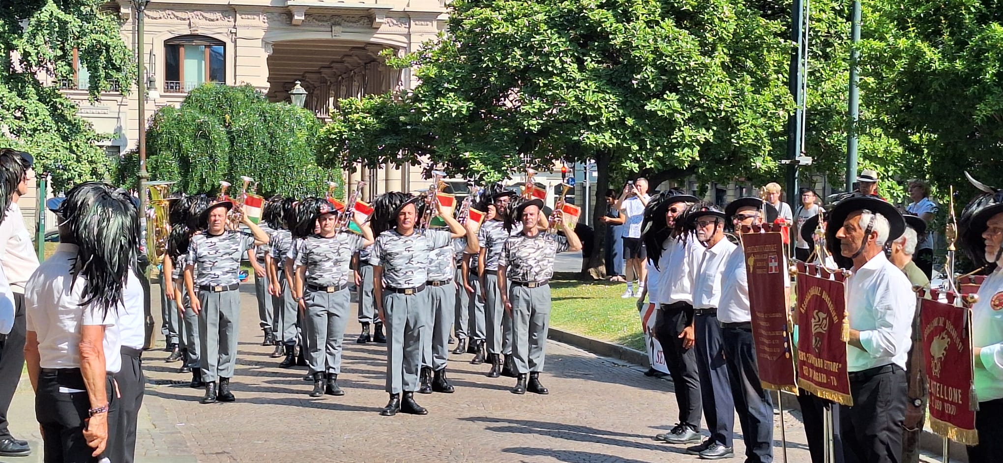 Torino celebra i Bersaglieri: 190 anni di storia e corsa nel ricordo del fondatore La Marmora