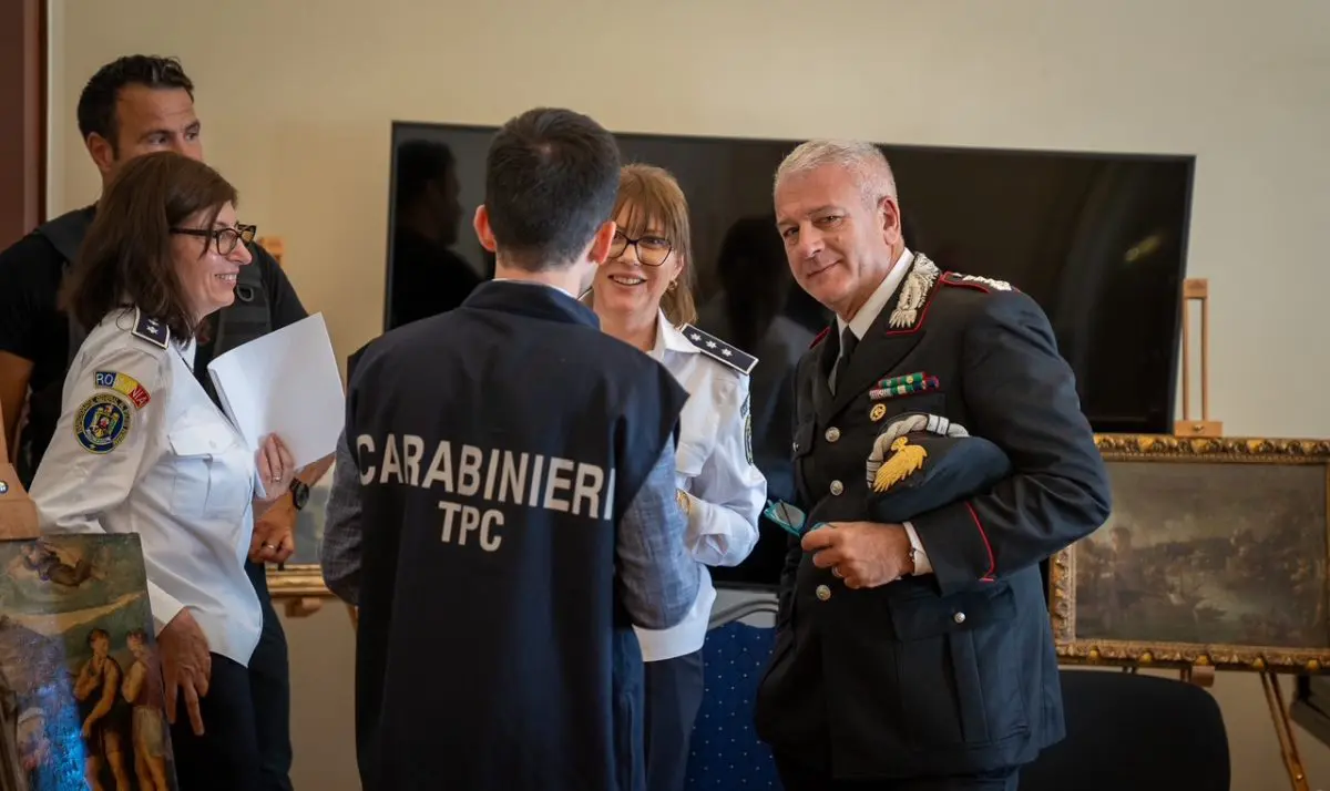I Carabinieri per la Tutela del Patrimonio Culturale recuperano 10 dipinti rubati a Bassano del Grappa, tornano in Italia dalla Romania I Carabinieri per la Tutela del Patrimonio Culturale recuperano 10 dipinti rubati a Bassano del Grappa, tornano in Italia dalla Romania