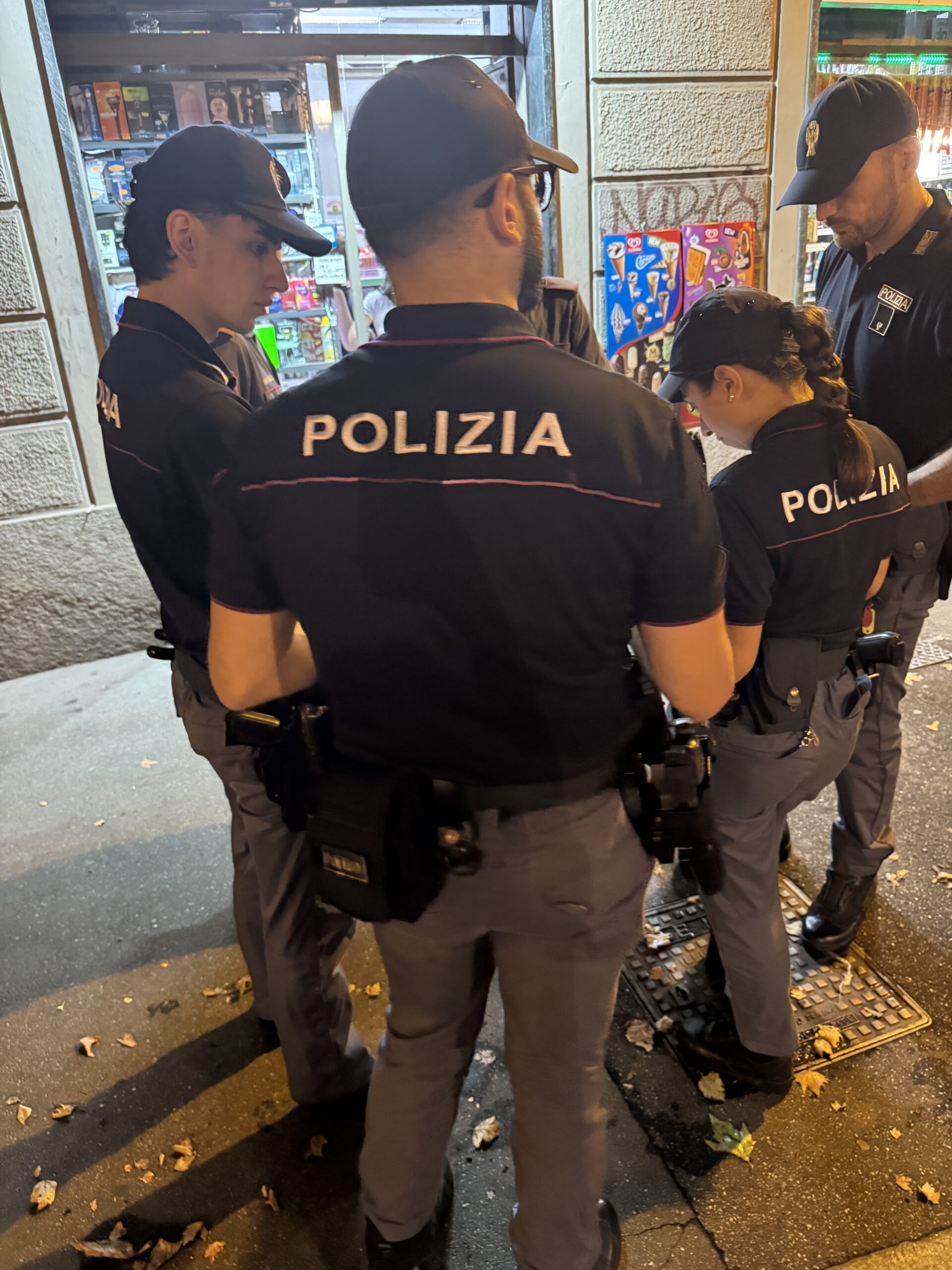 Torino, minaccia i passanti in piazza Vittorio Veneto e aggredisce la Polizia: arrestato 49enne