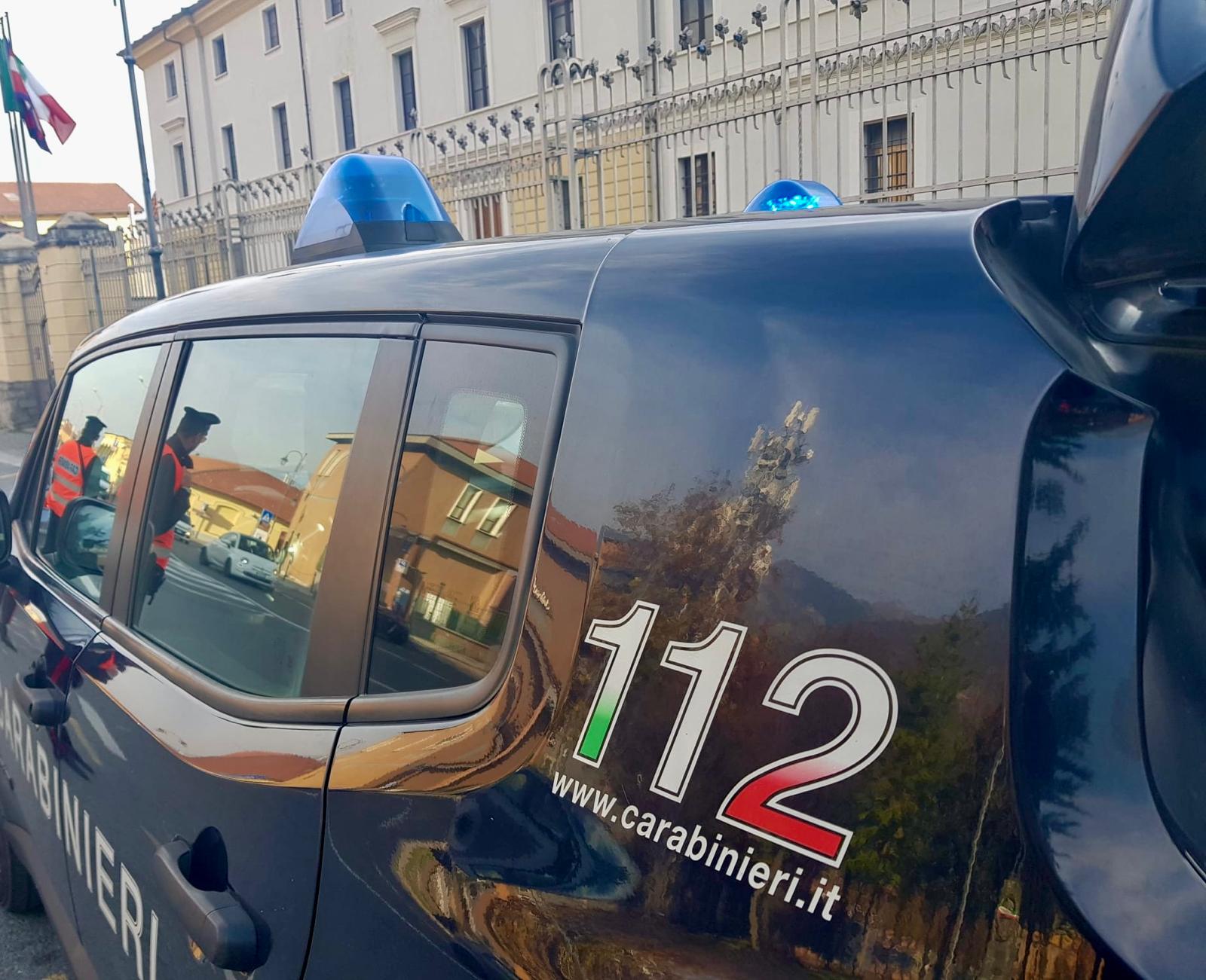 Torino, furgone usato come ariete contro un compro oro: fuga con monili all’alba