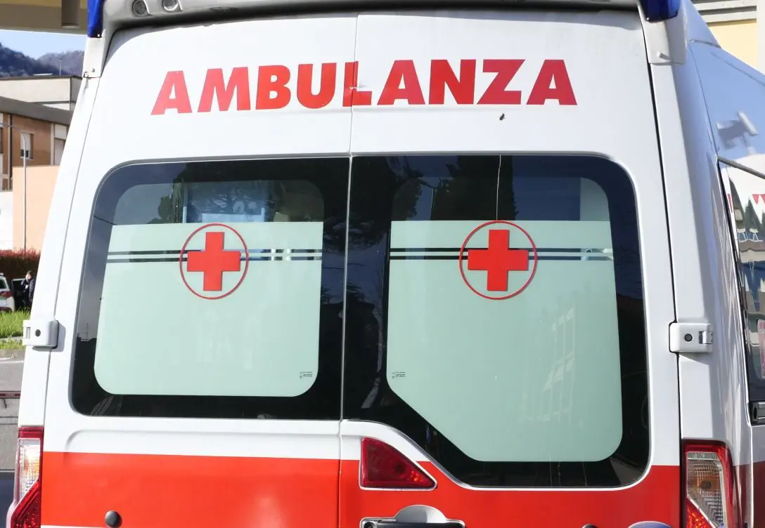Ancona, cinque operai intossicati in un cantiere: due sono gravi