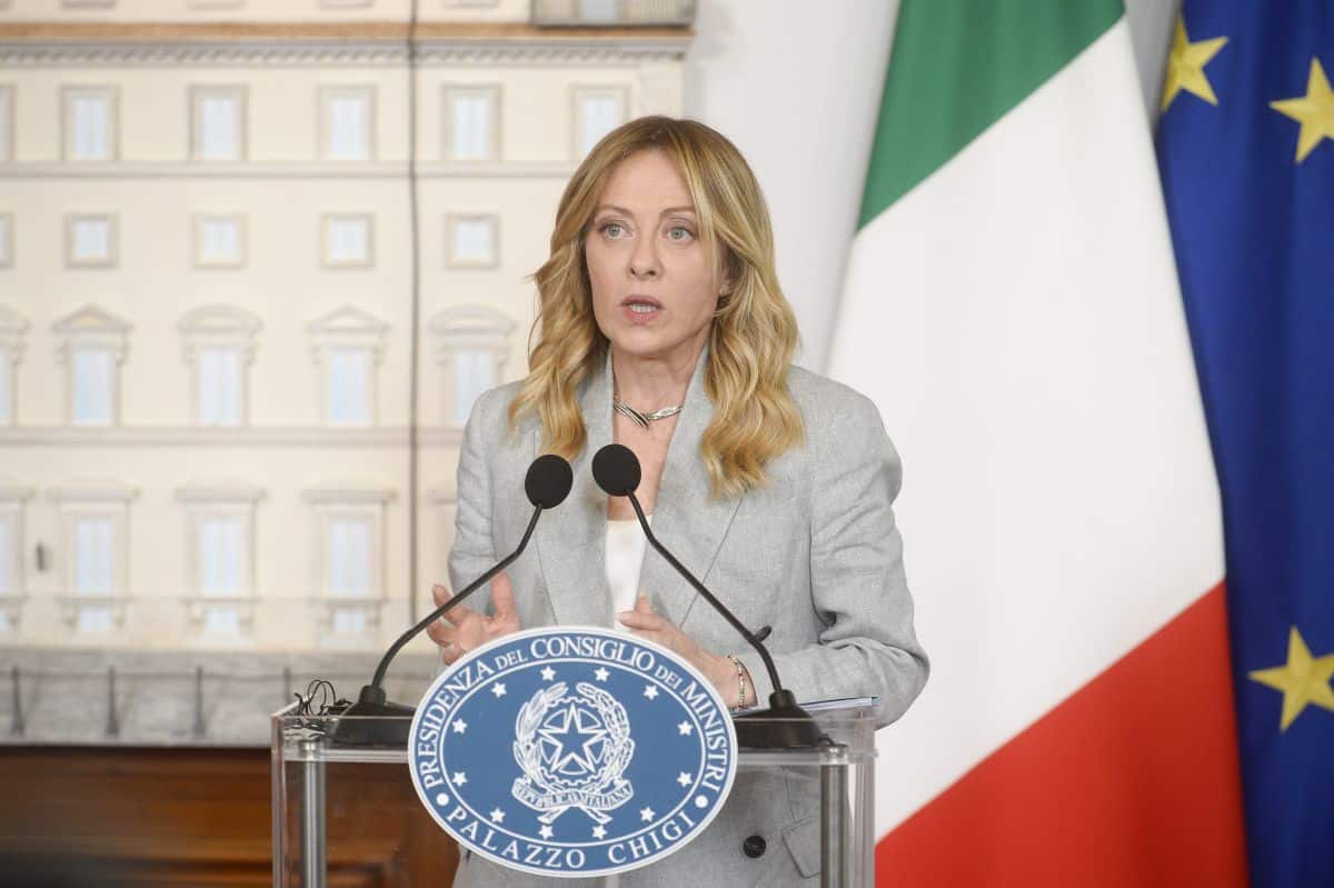 Carburanti, Meloni &ldquo;Avanti con misure, ma in forma pi&ugrave; contenuta&rdquo;