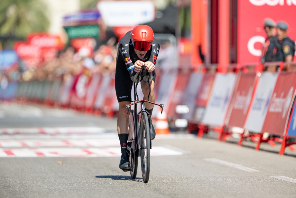 stefan küng lanciato verso il successo nella cronometro di jerez ‣ adn24