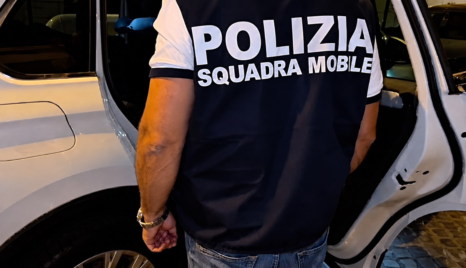 Torino, tenta di entrare nelle camere di un B&B: arrestato 32enne, trovata anche un’auto rubata