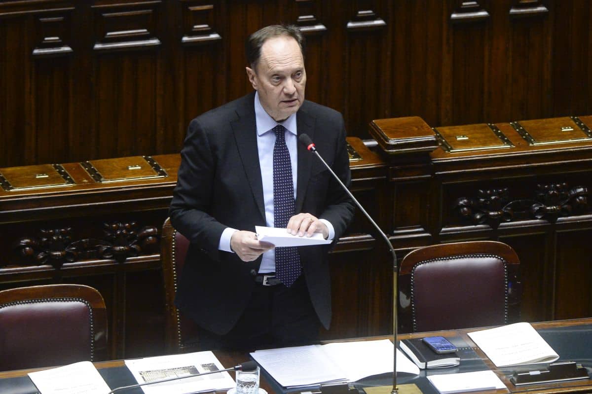 Cortei, Ciriani &ldquo;Nessuna sottovalutazione del rischio a Milano n&egrave; altrove&rdquo;