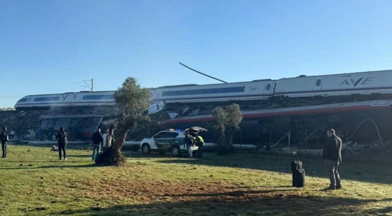 Scontro tra due treni dell’Alta velocità in Spagna, decine di vittime