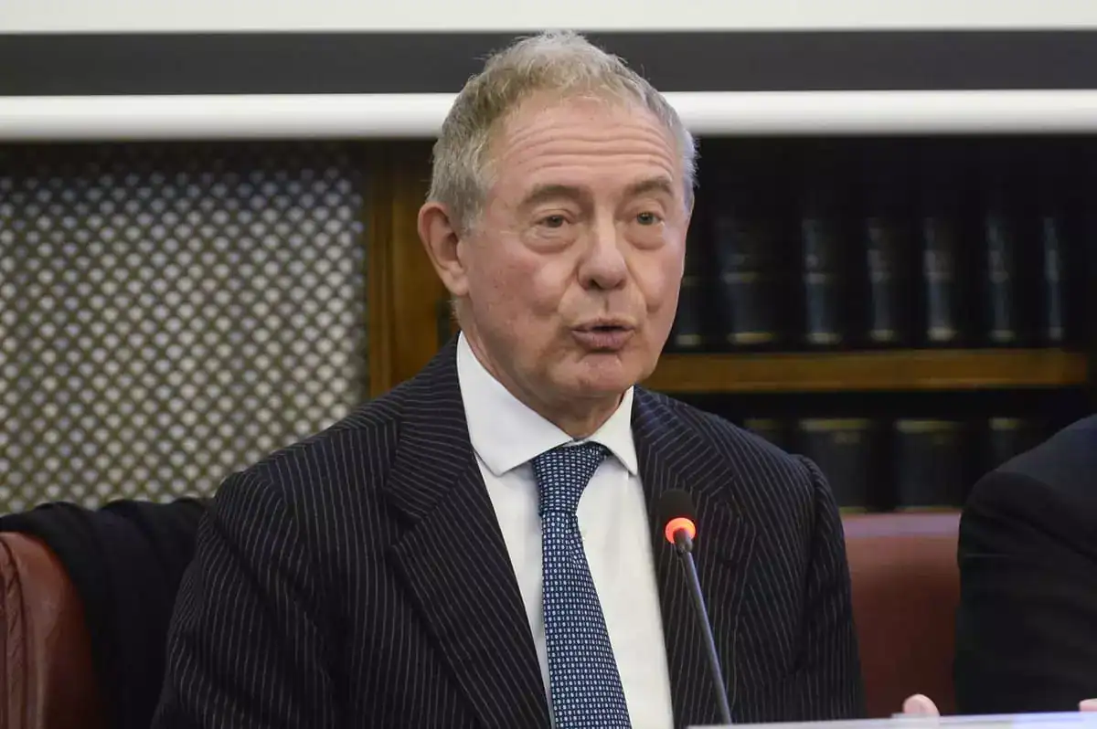 Urso “Contraffazione fenomeno globale, serve una risposta globale a partire dai territori”