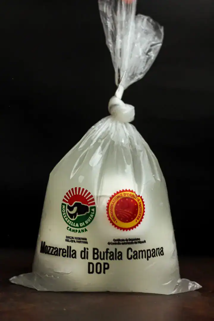 Protesta degli autotrasportatori, bloccata la produzione della Mozzarella di Bufala Campana Dop
