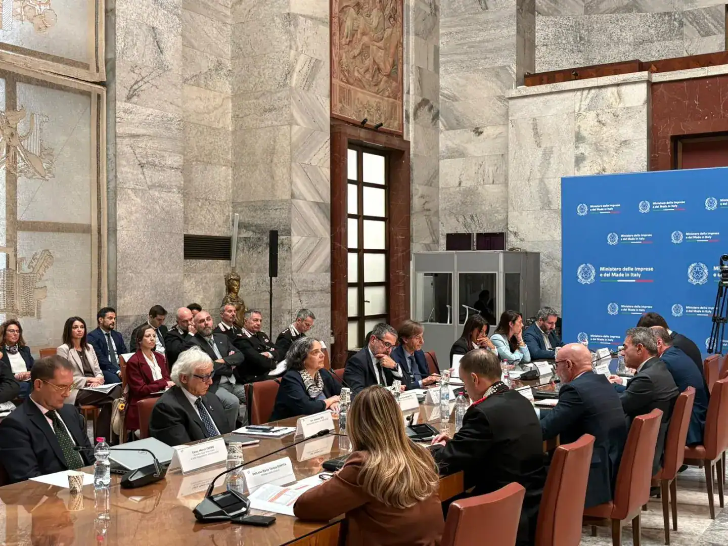 Lotta alla contraffazione, firmato un protocollo Mimit-Anci-Indicam. Urso “Serve una risposta globale a partire dai territori”