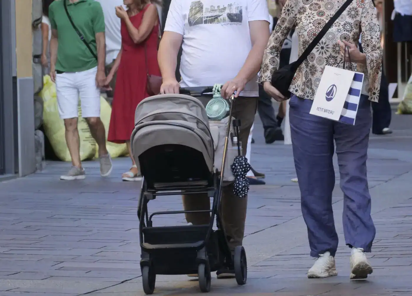 Continuano a diminuire le nascite e il numero medio di figli per donna: i dati Istat