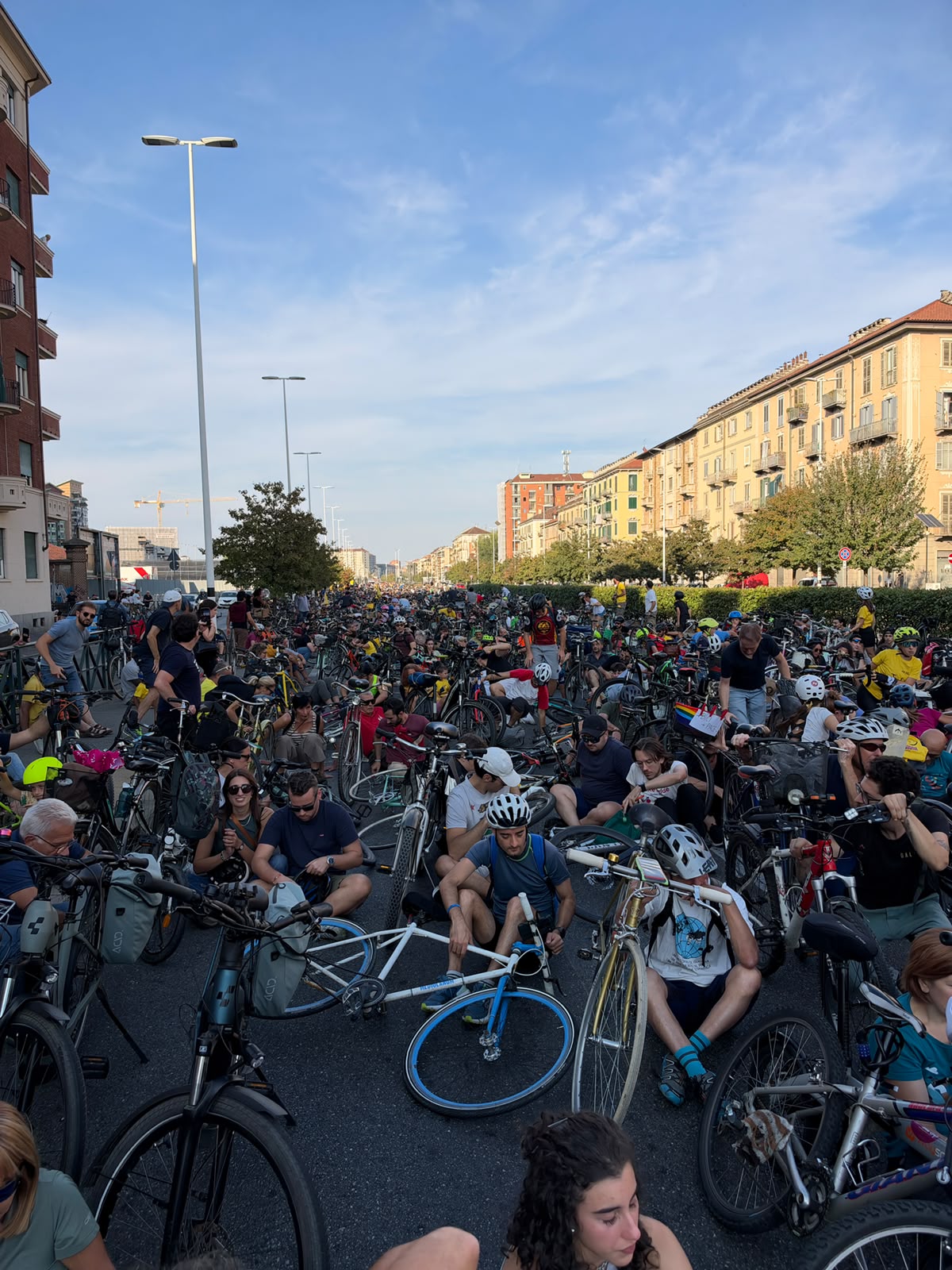 Bike Pride, 3mila biciclette per Nicolò: Torino pedala chiedendo strade più sicure